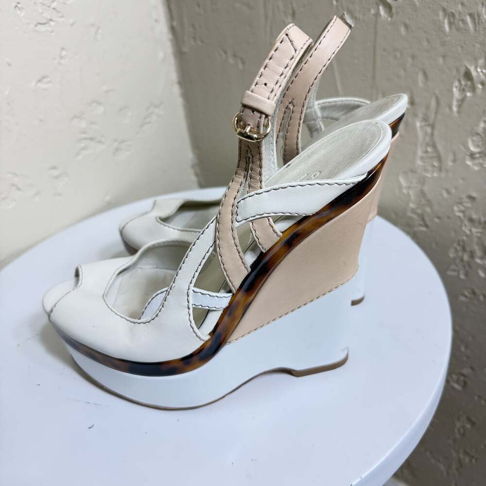 Gucci vintage white and nude sandals/shoes size 9